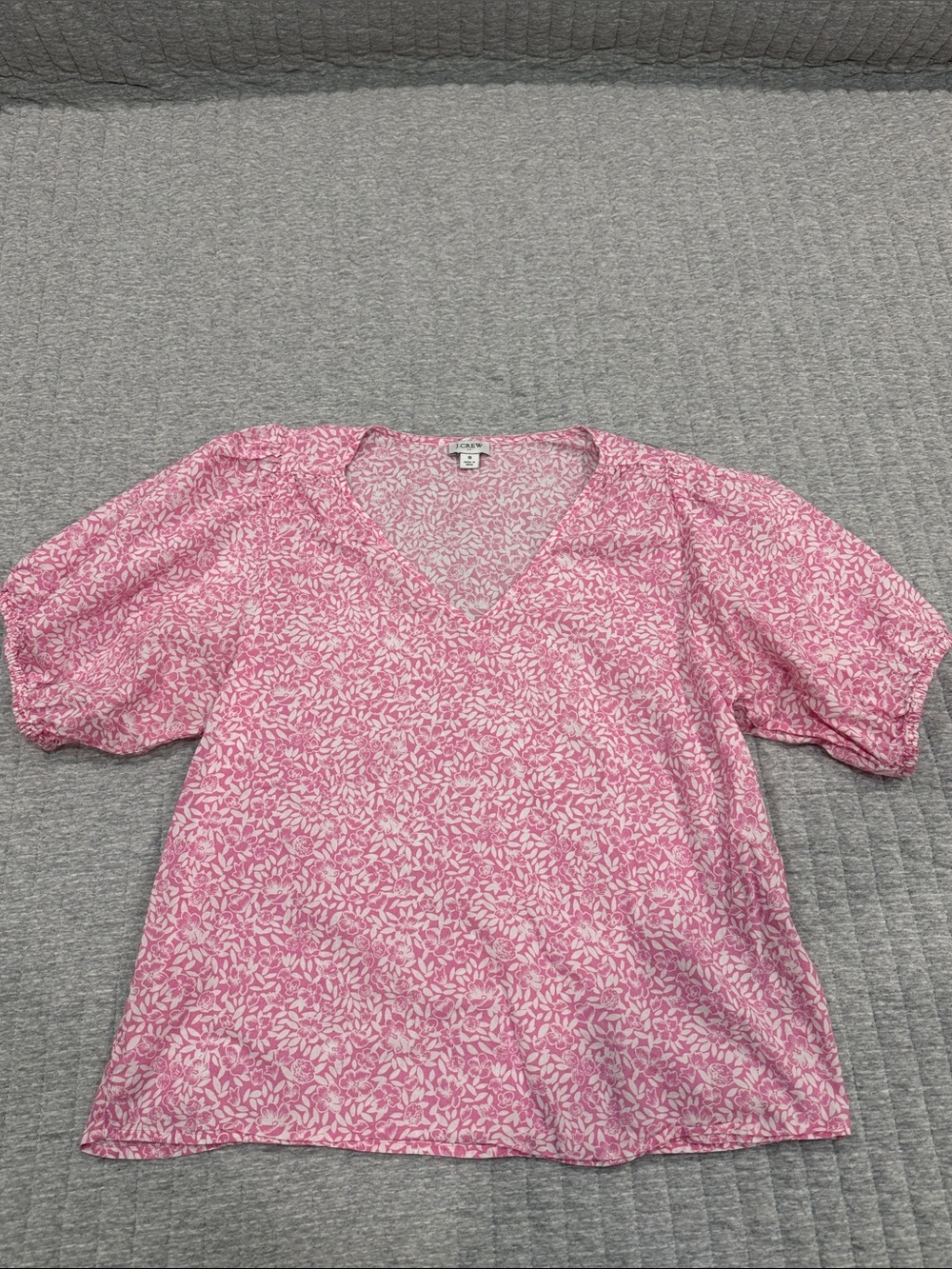 J. Crew 100% cotton puff sleeve v neck pink & white floral print blouse Sz S - Picture 2 of 8